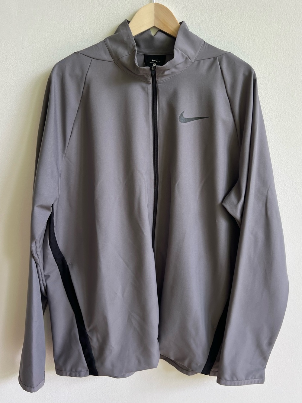 Nike Swoosh Logo Dri-Fit Gray Full‑Zip Windbreaker Athletic Jacket Men’s Size XL